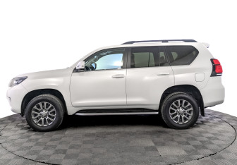 Подержанный автомобиль Toyota Land Cruiser Prado 2020 года (8 фото)