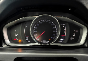 Подержанный автомобиль Volvo XC70 2014 года (13 фото)