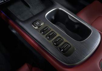 Подержанный автомобиль Xiaomi SU7 2024 года (13 фото)