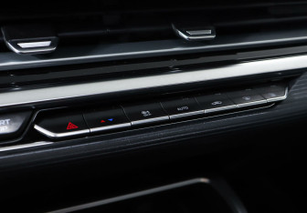 Подержанный автомобиль Geely Emgrand 2023 года (17 фото)