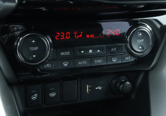 Подержанный автомобиль Mitsubishi Eclipse Cross 2021 года (15 фото)