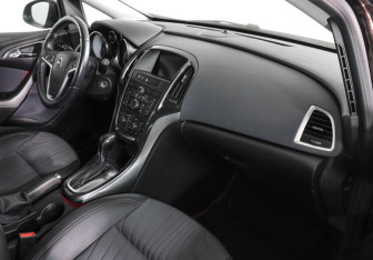 Подержанный автомобиль Opel Astra Hatchback 2014 года (10 фото)