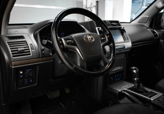 Подержанный автомобиль Toyota Land Cruiser Prado 2020 года (7 фото)