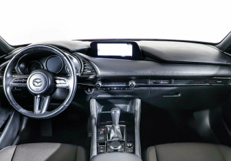 Подержанный автомобиль Mazda 3 Hatchback 2019 года (10 фото)