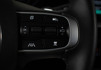 Подержанный автомобиль Kia K5 2025 года (16 фото)