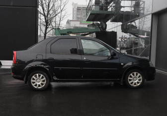 Подержанный автомобиль Renault Logan Sedan 2011 года (4 фото)