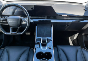 Подержанный автомобиль Omoda C5 2023 года (12 фото)
