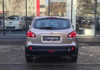 Подержанный автомобиль Nissan Qashqai 2009 года (7 фото)