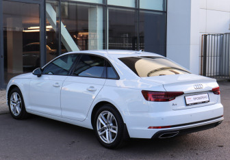 Подержанный автомобиль Audi A4 Sedan 2019 года (6 фото)