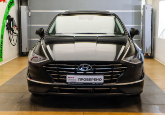Подержанный автомобиль Hyundai Sonata 2021 года (2 фото)
