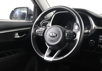 Подержанный автомобиль Kia Rio Hatchback 2021 года (15 фото)