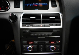 Подержанный автомобиль Audi Q7 2008 года (23 фото)