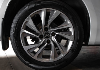 Подержанный автомобиль Citroen DS4 2014 года (23 фото)