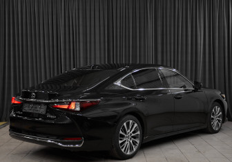 Подержанный автомобиль Lexus ES 2020 года (4 фото)