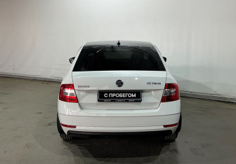 Подержанный автомобиль Skoda Octavia Liftback 2017 года (5 фото)