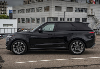 Подержанный автомобиль Land Rover Range Rover Sport 2025 года (11 фото)