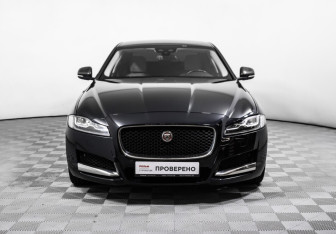 Подержанный автомобиль Jaguar XF Sedan 2017 года (2 фото)
