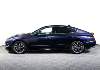 Подержанный автомобиль Hyundai Sonata 2019 года (8 фото)