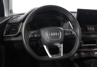 Подержанный автомобиль Audi Q5 2022 года (18 фото)