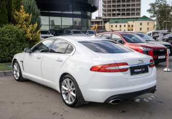 Подержанный автомобиль Jaguar XF Sedan 2014 года (5 фото)