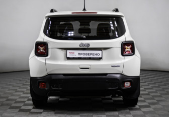 Подержанный автомобиль Jeep Renegade 2018 года (6 фото)