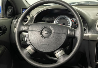 Подержанный автомобиль Chevrolet Lacetti Wagon 2009 года (14 фото)