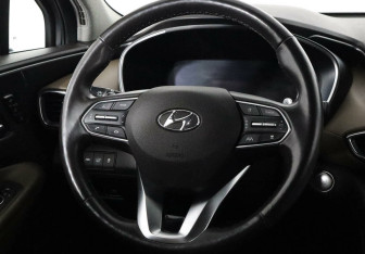 Подержанный автомобиль Hyundai Santa Fe 2021 года (8 фото)