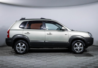 Подержанный автомобиль Hyundai Tucson 2007 года (4 фото)