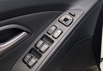 Подержанный автомобиль Hyundai ix35 2011 года (17 фото)