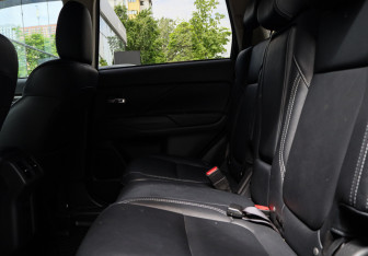 Подержанный автомобиль Mitsubishi Outlander 2021 года (8 фото)