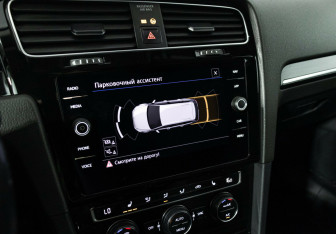 Подержанный автомобиль Volkswagen Golf Hatchback 2019 года (12 фото)