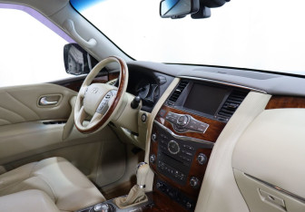 Подержанный автомобиль Infiniti QX80 2015 года (10 фото)