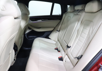 Подержанный автомобиль BMW X4 2019 года (10 фото)