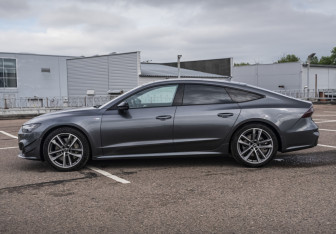 Подержанный автомобиль Audi A7 2021 года (8 фото)