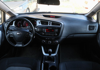 Подержанный автомобиль Kia Ceed Hatchback 2015 года (9 фото)