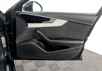 Подержанный автомобиль Audi A4 Sedan 2021 года (25 фото)