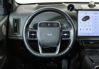 Подержанный автомобиль LiXiang L7 2023 года (12 фото)