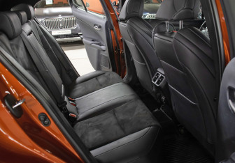 Подержанный автомобиль Lexus UX 2018 года (13 фото)