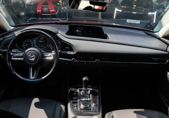 Подержанный автомобиль Mazda CX-30 2021 года (11 фото)