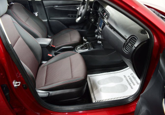 Подержанный автомобиль Kia Rio Hatchback 2018 года (9 фото)