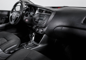 Подержанный автомобиль Kia Ceed Hatchback 2016 года (9 фото)