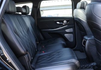 Подержанный автомобиль Exeed VX 2024 года (10 фото)