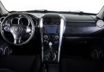 Подержанный автомобиль Suzuki Grand Vitara 2010 года (12 фото)