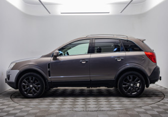 Подержанный автомобиль Opel Antara 2014 года (2 фото)