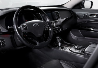 Подержанный автомобиль Kia Quoris 2018 года (14 фото)