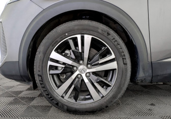 Подержанный автомобиль Peugeot 5008 Suv 2021 года (18 фото)