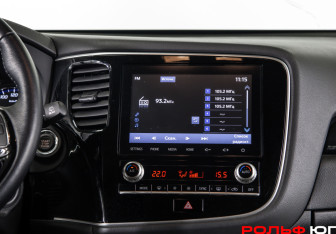 Подержанный автомобиль Mitsubishi Outlander 2022 года (12 фото)