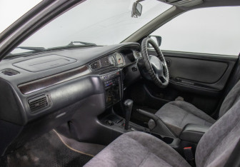 Подержанный автомобиль Nissan Bluebird Sedan 1999 года (8 фото)