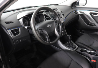 Подержанный автомобиль Hyundai Elantra Sedan 2015 года (9 фото)