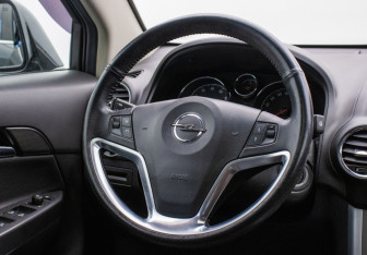 Подержанный автомобиль Opel Antara 2014 года (15 фото)